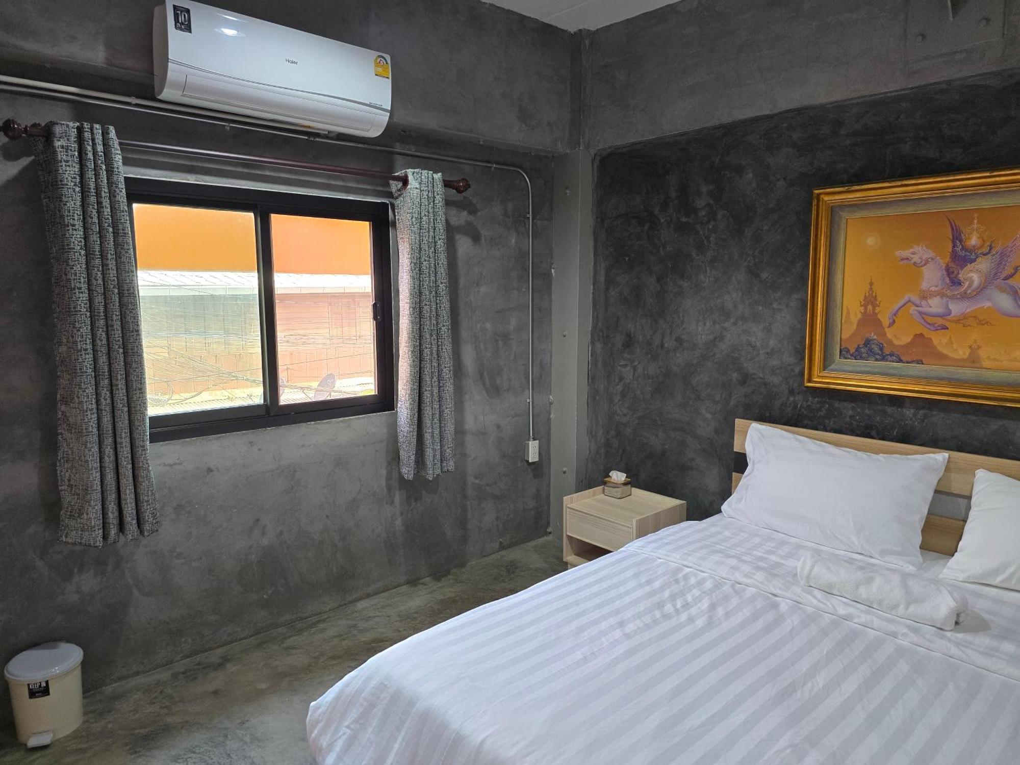 Captain Joe Cafe & Hostel Hua Hin Bagian luar foto