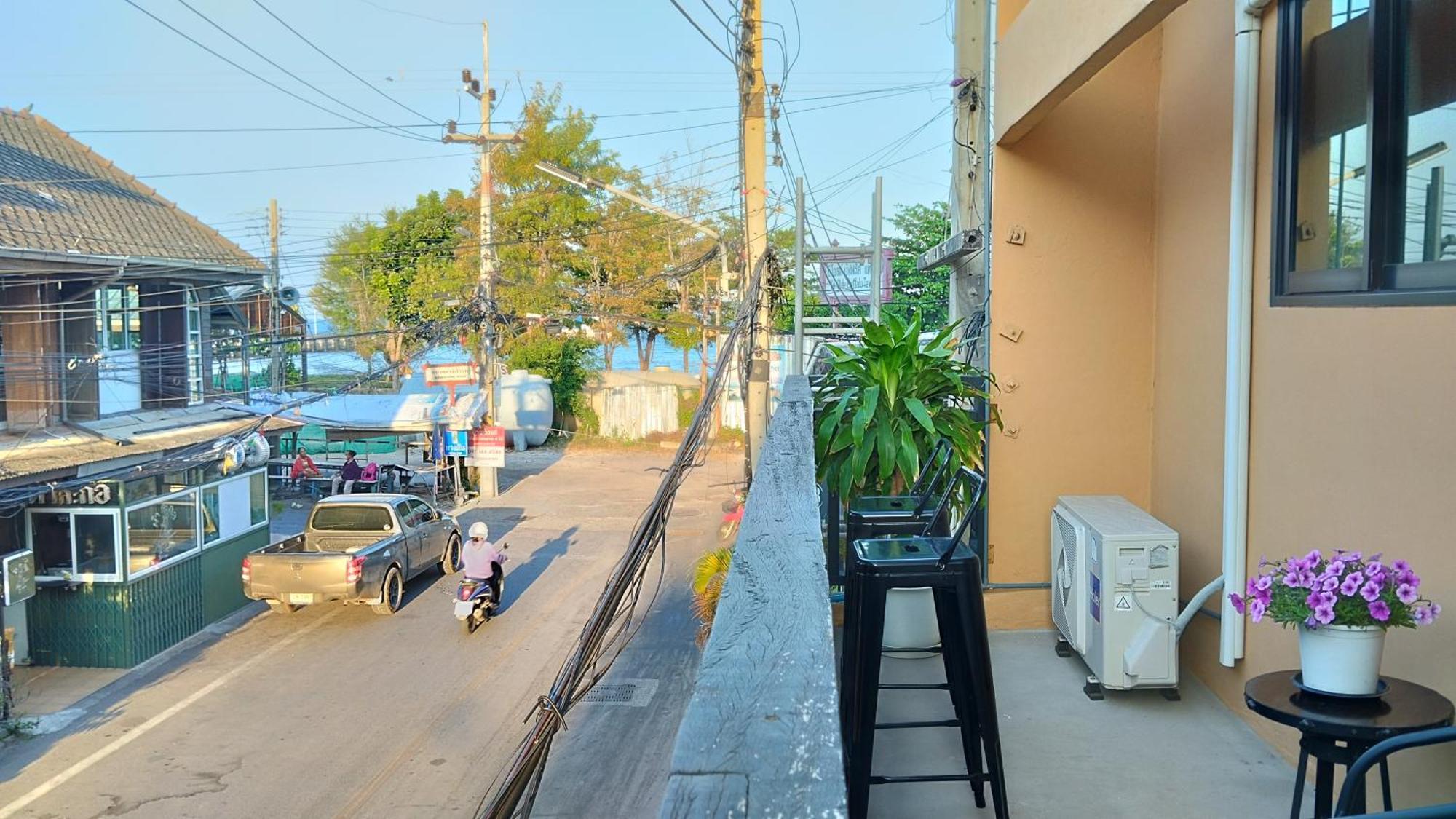 Captain Joe Cafe & Hostel Hua Hin Bagian luar foto