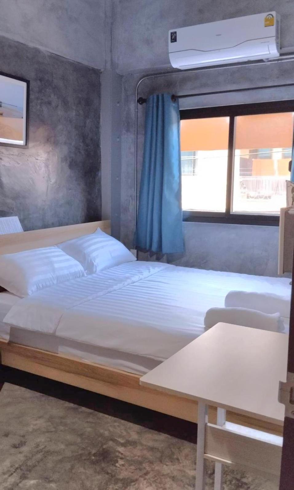 Captain Joe Cafe & Hostel Hua Hin Bagian luar foto