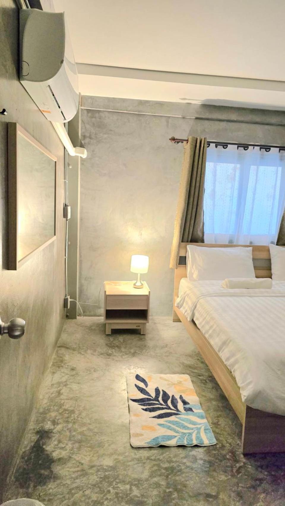 Captain Joe Cafe & Hostel Hua Hin Bagian luar foto