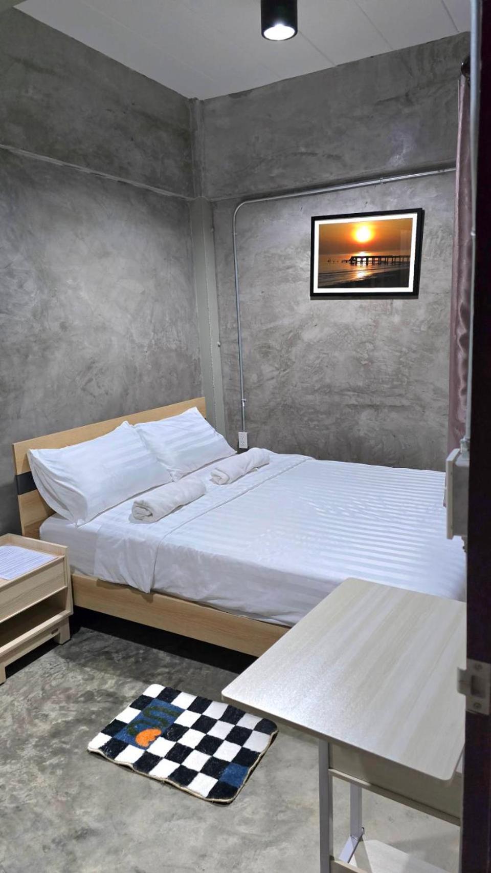 Captain Joe Cafe & Hostel Hua Hin Bagian luar foto