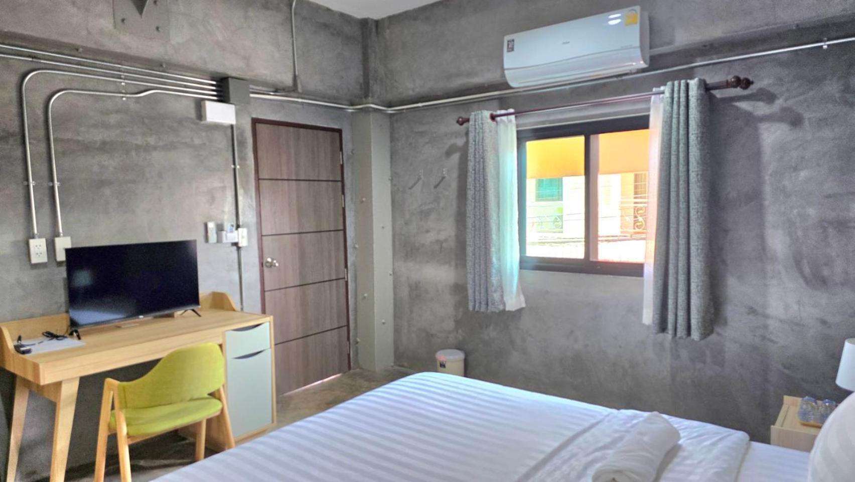 Captain Joe Cafe & Hostel Hua Hin Bagian luar foto