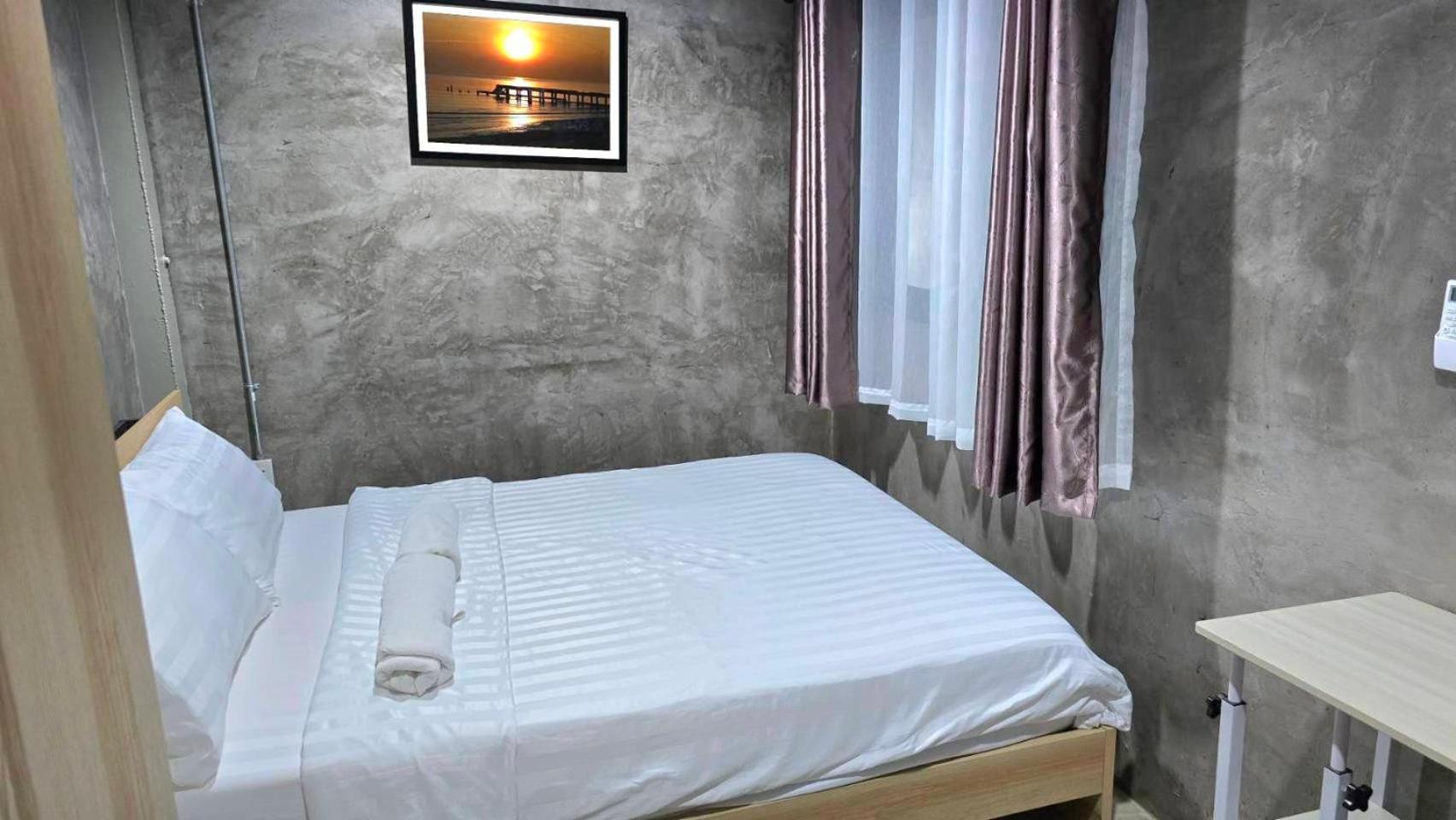 Captain Joe Cafe & Hostel Hua Hin Bagian luar foto