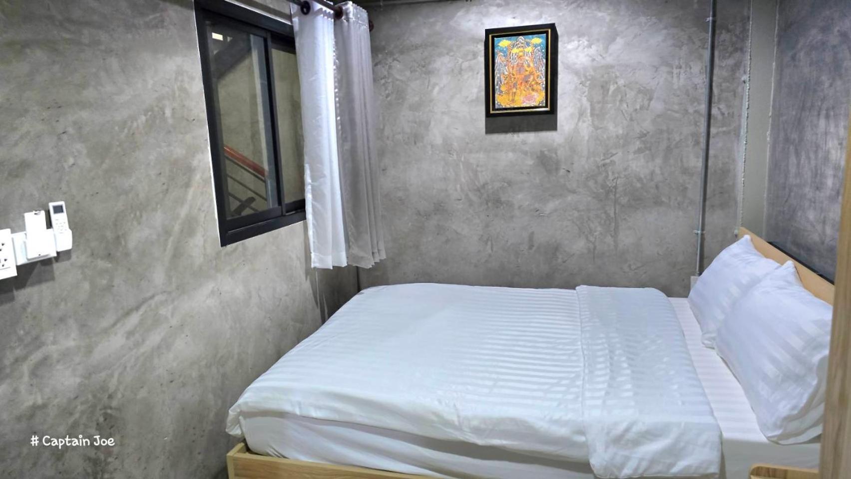 Captain Joe Cafe & Hostel Hua Hin Bagian luar foto