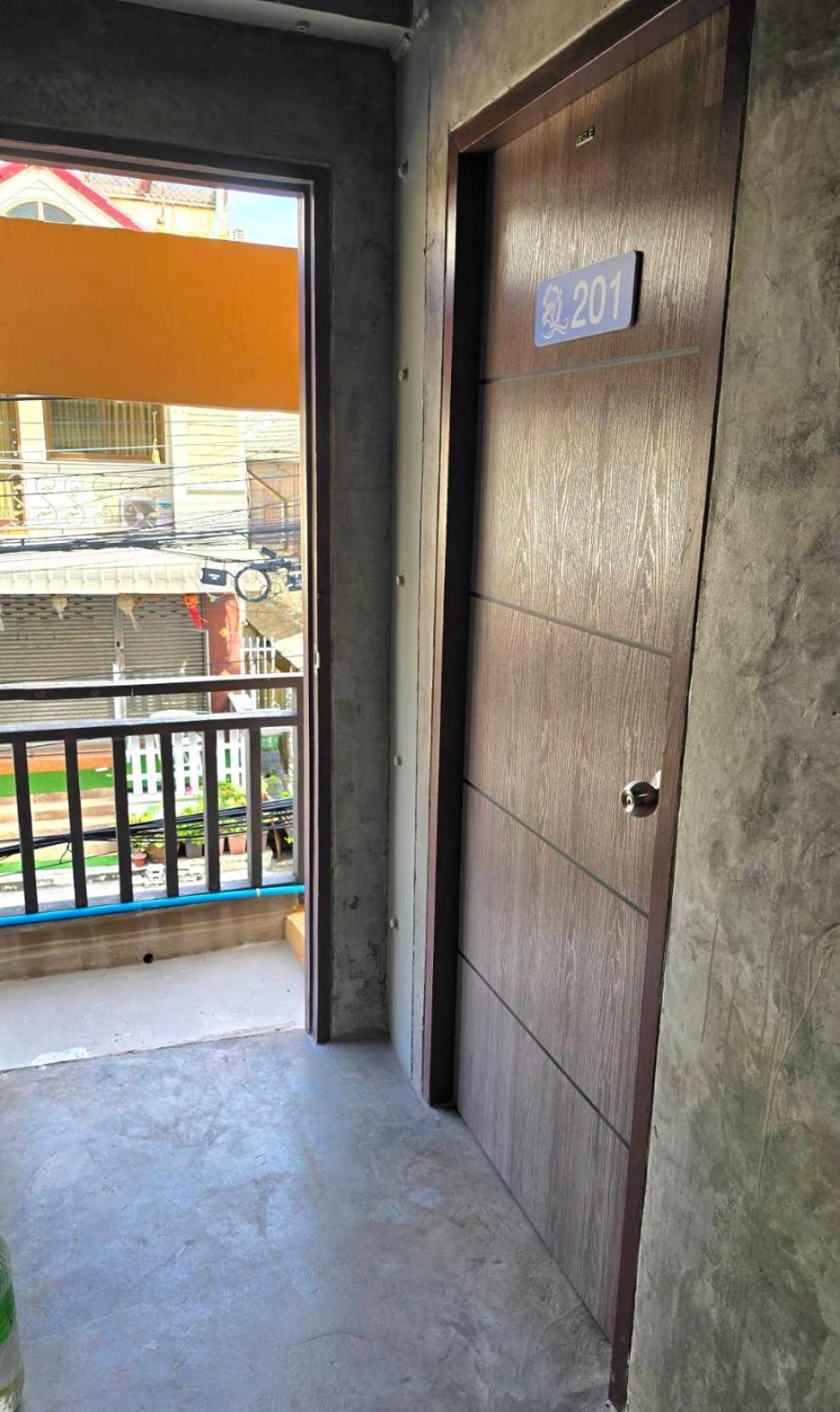 Captain Joe Cafe & Hostel Hua Hin Bagian luar foto